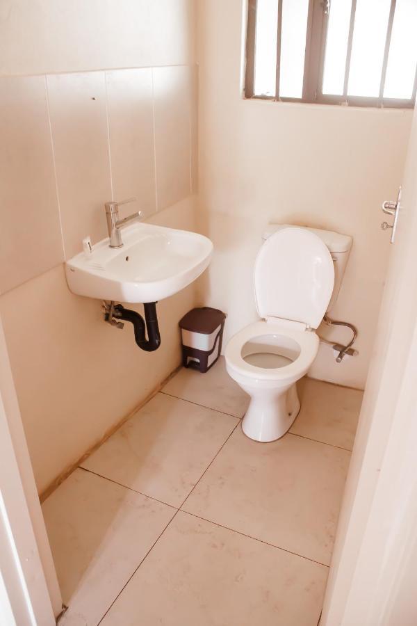 Leeville Guesthouse Kasane Luaran gambar